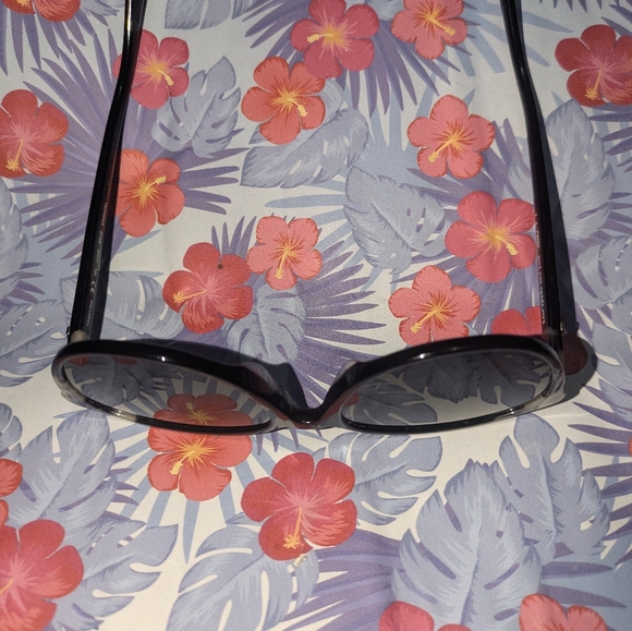 Katespade sunglasses - Picture 4 of 9